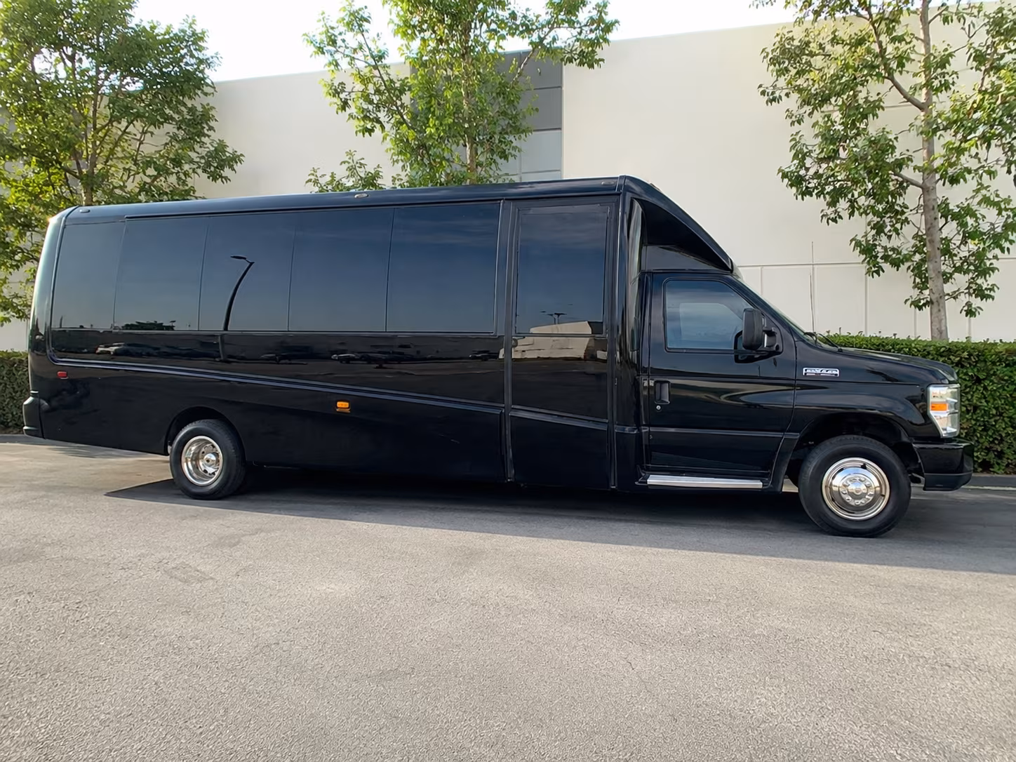 airport transfer buses between winston salem and pti